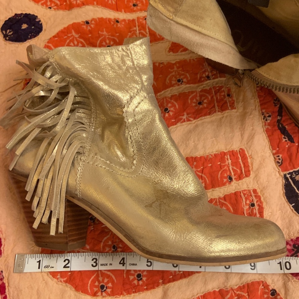 Sam Edelman Gold fringe booties size 40
